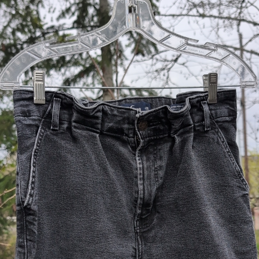Hollister Ultra High-rise Mom Jean